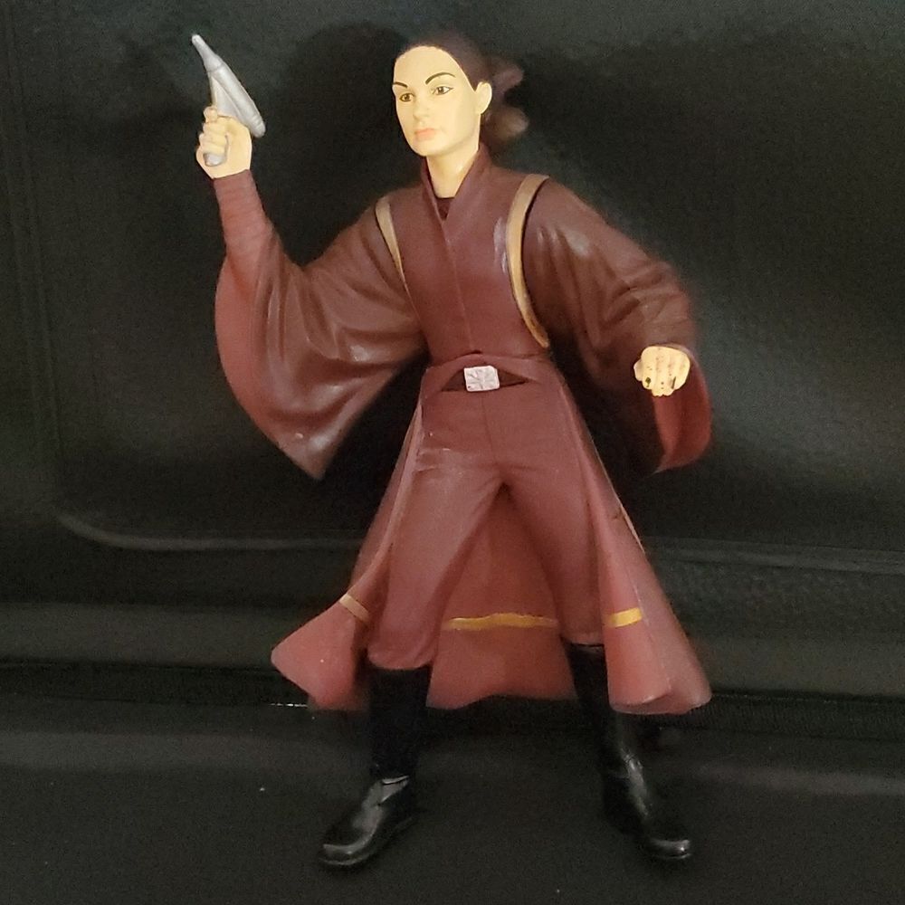 Vintage 1999 Queen Amidala Padme Naboo Star Wars Figure